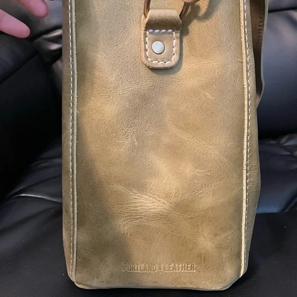 RARE Portland Leather Butterfly Bucket Crossbody bag in Anjou - Picture 3 of 10